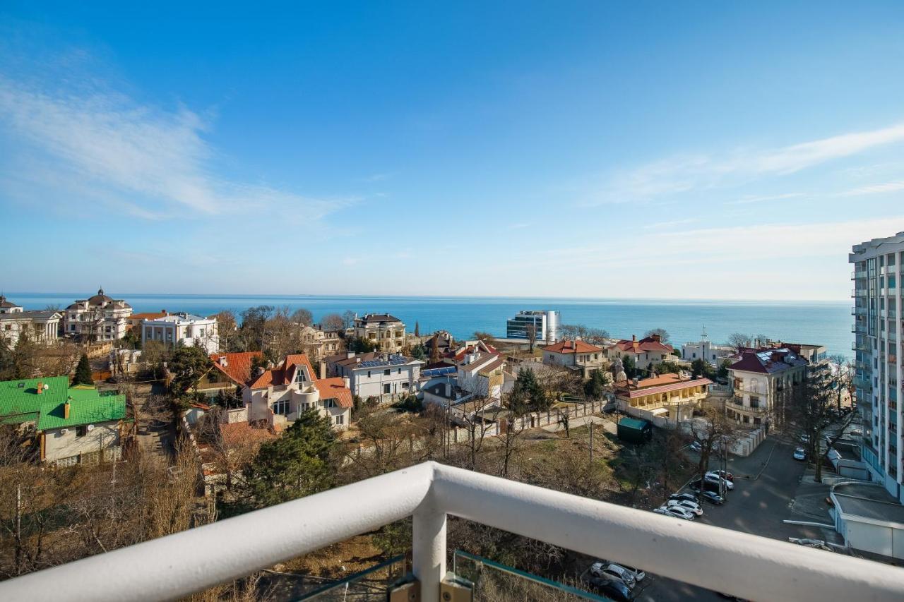 Luxury Waterfront 3-bedrooms Apartment *
